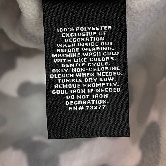 FILA Sport pink and gray camo fleece pullover with a hood. GUC size med - Picture 7 of 9